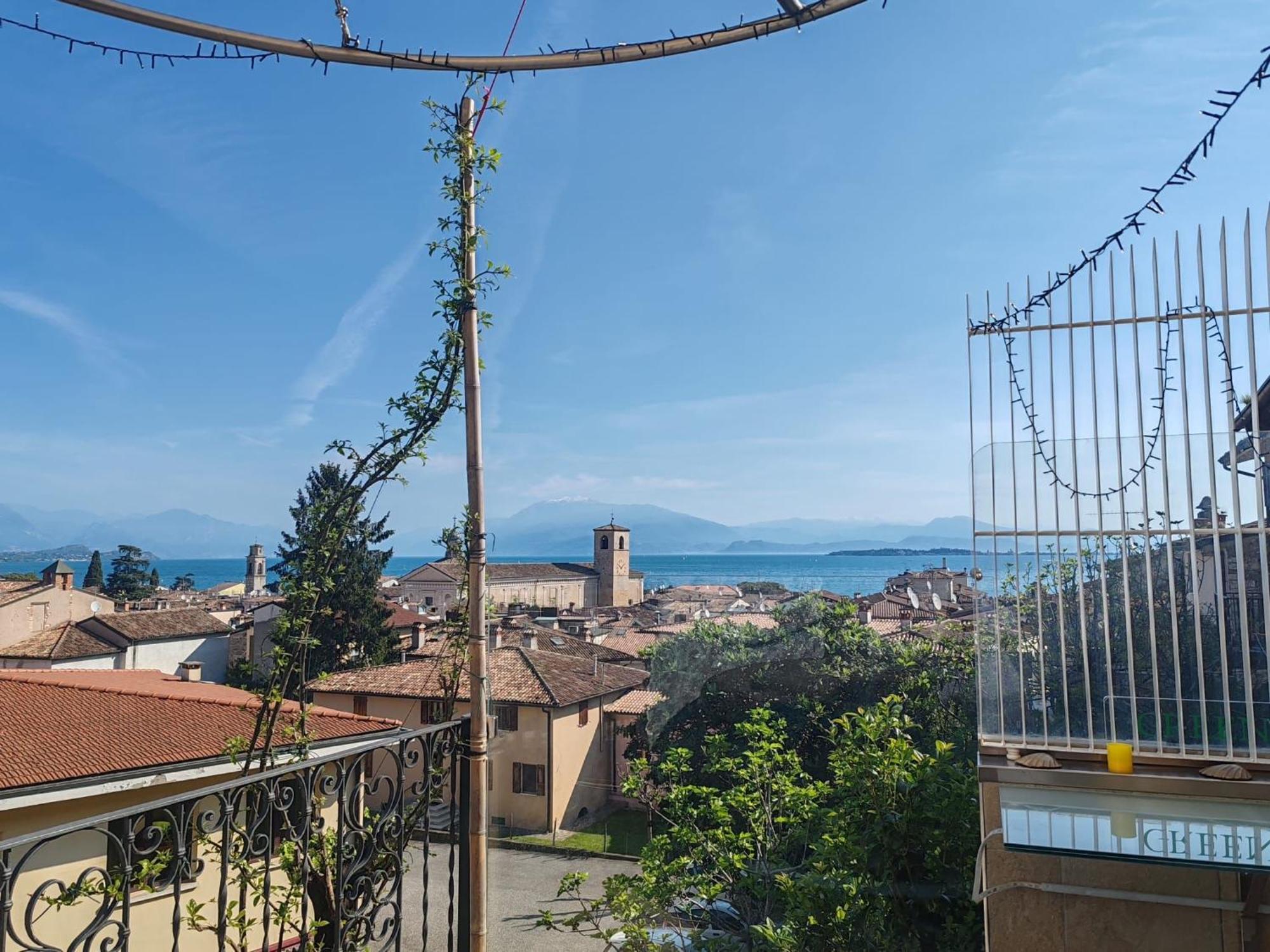 The Queen Tower Desenzano del Garda Exterior foto